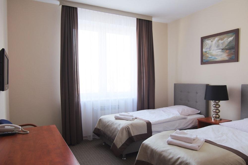 Centrum Konferencyjno-Apartamentowe Mrowka Varşovia Exterior foto