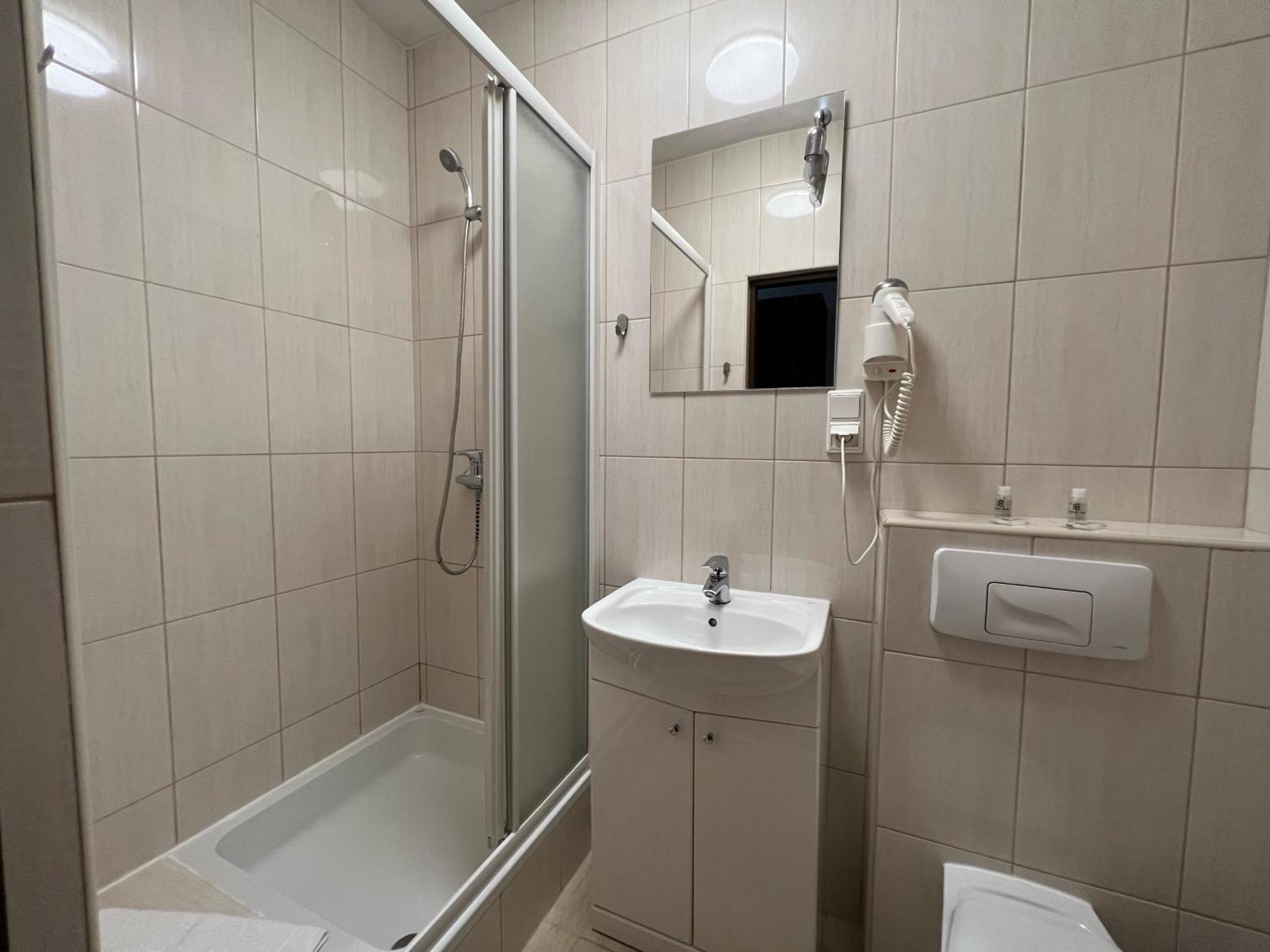 Centrum Konferencyjno-Apartamentowe Mrowka Varşovia Exterior foto