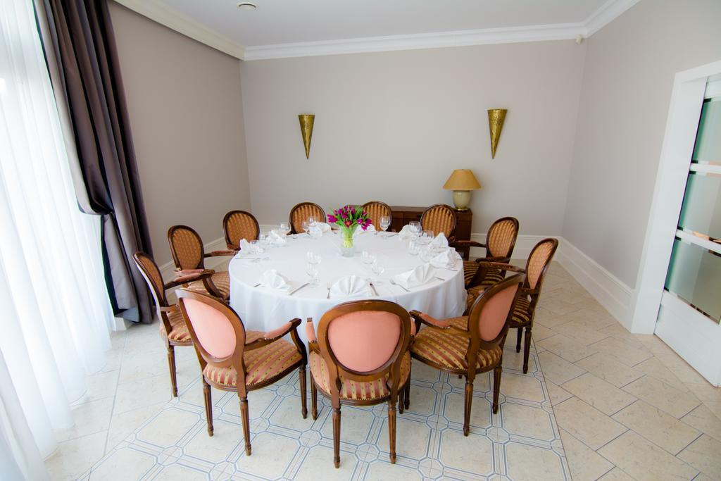 Centrum Konferencyjno-Apartamentowe Mrowka Varşovia Exterior foto