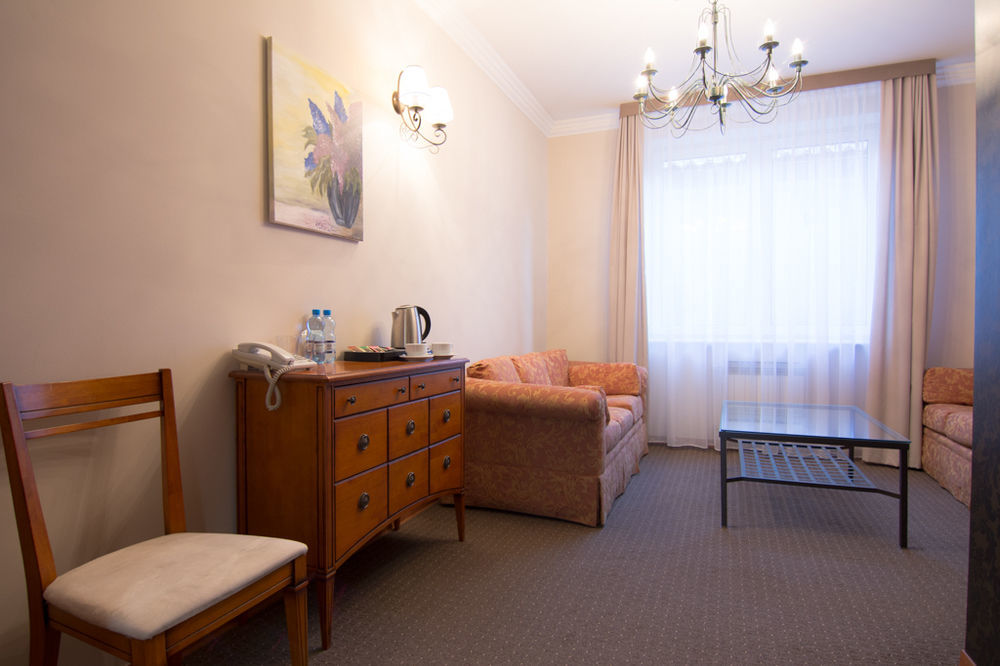 Centrum Konferencyjno-Apartamentowe Mrowka Varşovia Exterior foto