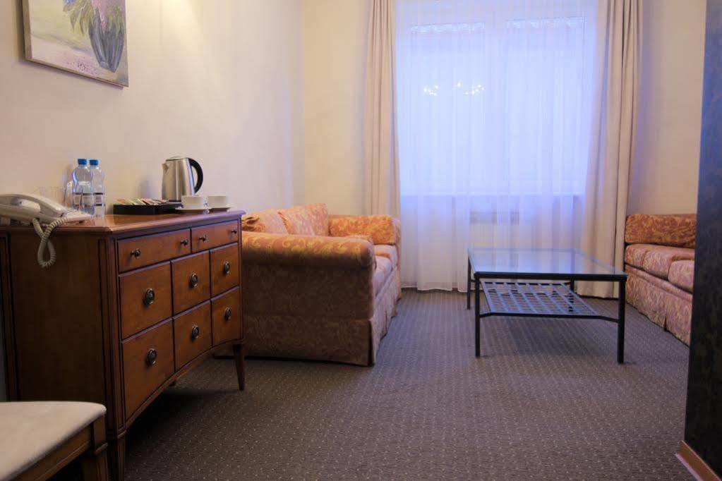 Centrum Konferencyjno-Apartamentowe Mrowka Varşovia Exterior foto