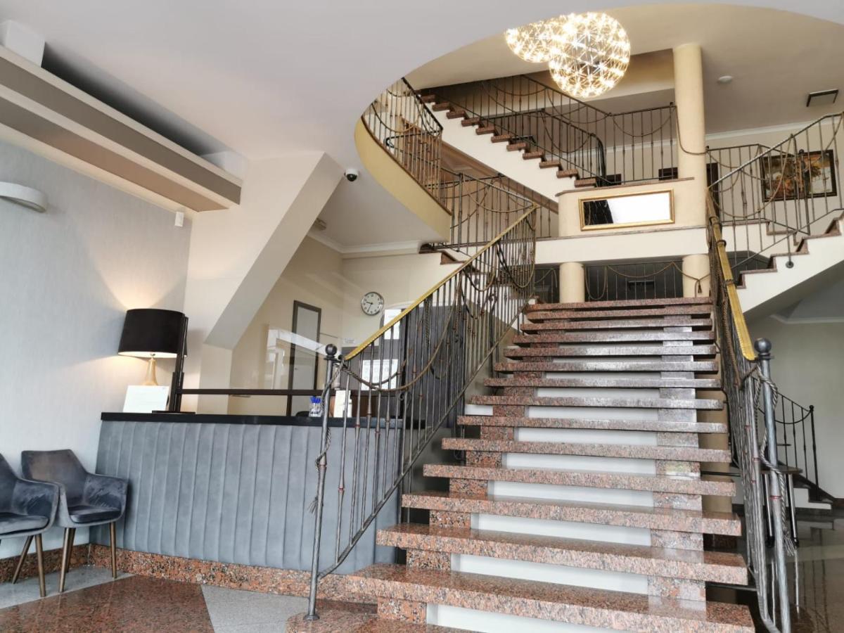 Centrum Konferencyjno-Apartamentowe Mrowka Varşovia Exterior foto